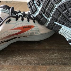 Brooks Adrenaline  10 Wide